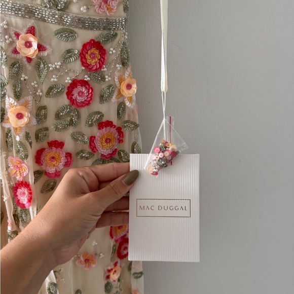 MAC DUGGAL NWT White V Neck Sleeveless Midi Floral Beaded A Line Dress 4 - Picture 10 of 12